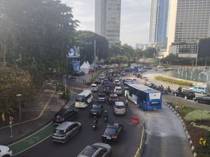 Senin Terakhir Jelang Libur Lebaran, Lalin Bundaran HI Ramai Lancar