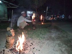 Tradisi Nenek Moyang Kembali Meriahkan Malam Ramadan di Madina