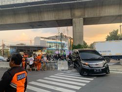 Simpang Santa Dibuka, Pengguna Jalan Bahagia