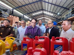 Buset! Pelumas Ilegal yang Disidak Wamendag-Novel Harganya 1/3 Lebih Murah