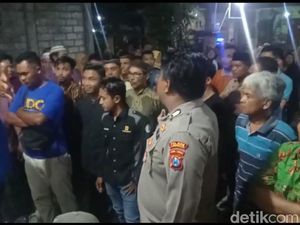 Warga Lamongan Desak Musala yang Berdiri di Atas Tanah Sengketa Ditutup Warga Lamongan Desak Musala yang Berdiri di Atas Tanah Sengketa Ditutup
