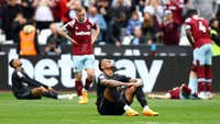 Gabriel Jesus, yang membuka gol Arsenal, tampak sukar percaya timnya gagal mengamankan tiga angka. Foto: Action Images via Reuters/MATTHEW CHILDS