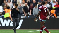 Dari ekspresinya, Mikel Arteta juga sama sekali tidak puas dengan hasil seri ini. Foto: Action Images via Reuters/MATTHEW CHILDS