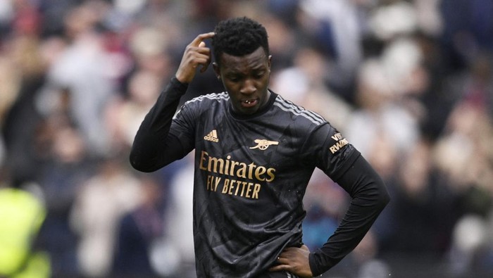 Soccer Football - Premier League - West Ham United v Arsenal - London Stadium, London, Britain - April 16, 2023 Arsenal's Eddie Nketiah looks dejected after the match REUTERS/Tony Obrien EDITORIAL USE ONLY. No use with unauthorized audio, video, data, fixture lists, club/league logos or 'live' services. Online in-match use limited to 75 images, no video emulation. No use in betting, games or single club /league/player publications. Please contact your account representative for further details.