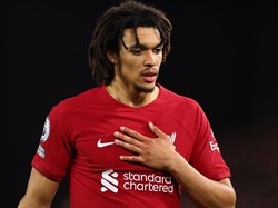 Alexander-Arnold Tampil Menawan di Lini Tengah Liverpool