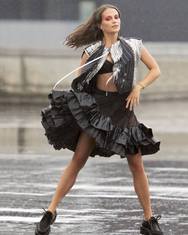 Alicia Vikander, seorang selebritas asal Swedia ini tidak hanya terkenal sebagai penari, namun dirinya juga sangat jago dalam ilmu bela diri/Foto: instagram.com/aliciavikandertv