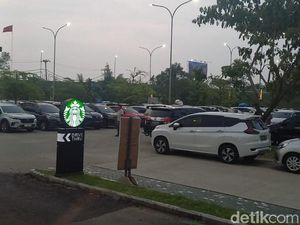 Rest Area Km 260 Tol Pejagan-Pemalang Ramai Pemudik Jelang Buka Puasa Rest Area Km 260 Tol Pejagan-Pemalang Ramai Pemudik Jelang Buka Puasa