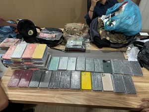 Bea Cukai Gagalkan Penyelundupan 105 HP Bekas ke Medan, 2 Orang Ditangkap Bea Cukai Gagalkan Penyelundupan 105 HP Bekas ke Medan, 2 Orang Ditangkap