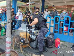 2 Anjing Pelacak Kelilingi Kampung Rambutan Cegah Transaksi Narkoba