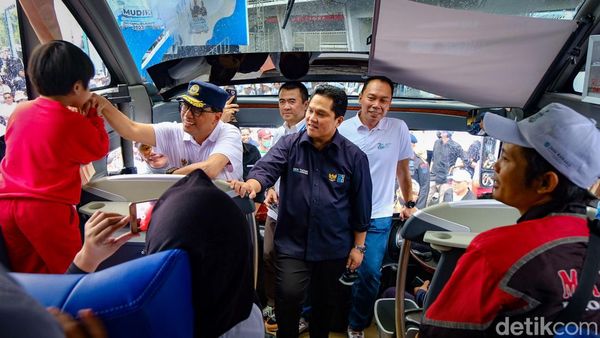 Momen Erick Thohir Lepas Rombongan Mudik Gratis BUMN di GBK
