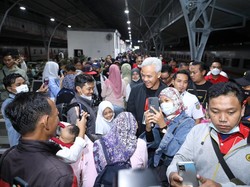 Ganjar Lepas Kereta Api Mudik Gratis di Jakarta, Angkut 640 Peserta