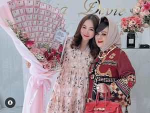 8 Foto Gaya Hijab Kepala Dinkes Lampung yang Viral karena Tas Mewah