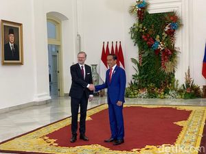 Jokowi Terima Kunjungan PM Republik Ceko Petr Fiala di Istana Bogor