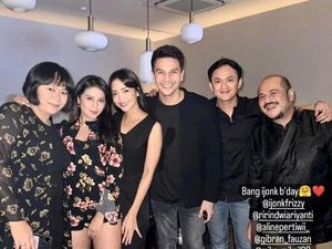 7 Potret Ultah Jonathan Frizzy ke-41, Kehadiran Ririn Dwi Ariyanti Disorot 7 Potret Ultah Jonathan Frizzy ke-41, Kehadiran Ririn Dwi Ariyanti Disorot