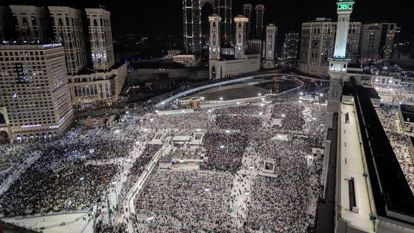 Jutaan Orang Padati Masjidil Haram saat Malam Lailatulqadar