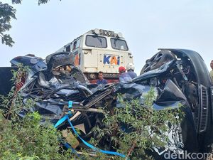 Tragedi Bapak-Anak Hilang Nyawa Saat Mobilnya Tersambar KA Jayabaya Tragedi Bapak-Anak Hilang Nyawa Saat Mobilnya Tersambar KA Jayabaya