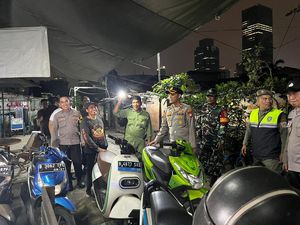 Polisi Patroli Rumah Kosong dan Penitipan Motor di Setiabudi