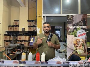 Di Pasar Ampel Ada Kebab Asli Syria yang Rasanya Autentik Di Pasar Ampel Ada Kebab Asli Syria yang Rasanya Autentik