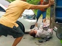 Momen Horor Pemotor Terseret Truk Mundur di Tanjakan Sumpang Labbu Bone