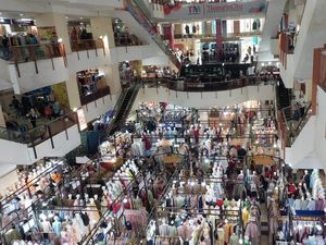 Pengunjung Padati Pasar Tanah Abang Jelang Libur, Ini yang Paling Dicari Pengunjung Padati Pasar Tanah Abang Jelang Libur, Ini yang Paling Dicari