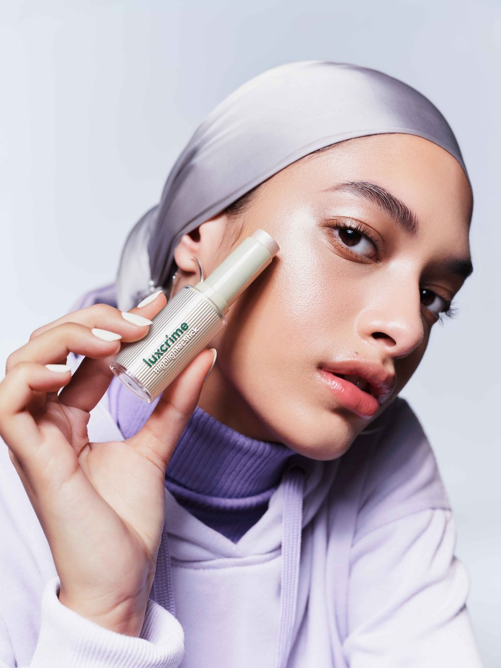 Luxcrime Luncurkan Seamless Highlighter Stick untuk Tampilan Glowing