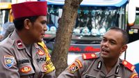 Mengenal Mat Peci, Bhabinkamtibmas yang Megang Terminal Poris