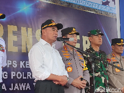 Menko PMK Anjurkan Pemudik Salat di Mobil Dibanding Rest Area Tol