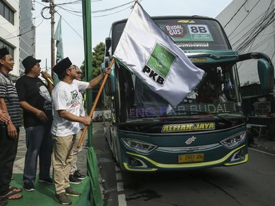 Momen Cak Imin Lepas Ribuan Pemudik di Markas PKB