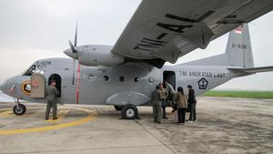 Wow! Orang-orang Ini Mudik dengan Pesawat Casa C-212