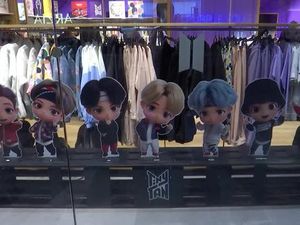 Melihat Koleksi BTS POP UP: SPACE OF BTS di New York