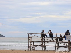Indahnya Pantai Pancer Door Pacitan, Spot Ngabuburit Menanti Buka Puasa
