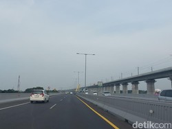 Ada Truk Bermasalah, Lalin Tol Layang MBZ Macet 2 Km