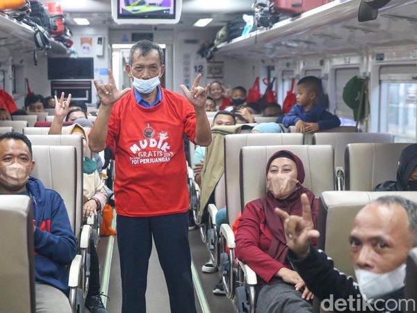 PDIP Lepas Keberangkatan Pemudik dengan Kereta Api
