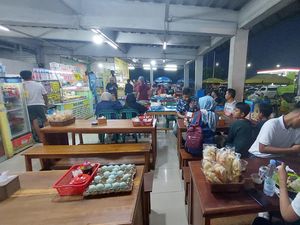 Cerita Pedagang Rest Area Km 57 Raup Omzet 2 Kali Lipat Jelang Lebaran