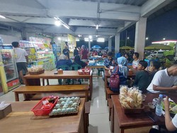 Cerita Pedagang Rest Area Km 57 Raup Omzet 2 Kali Lipat Jelang Lebaran