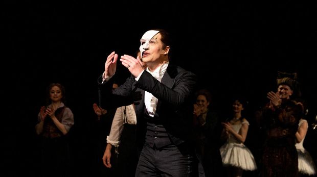 Laird Mackintosh, who substituted for Ben Crawford as the Phantom takes a bow after his final performance of the Phantom of the Opera, which closes after 35 years on Broadway, in New York City, U.S., April 16, 2023. REUTERS/Caitlin Ochs REFILE - CORRECTING NAME