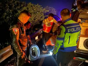 Pahit Manis Pemudik Saat Lintasi Tol Cipali: Copot-Pecah Ban