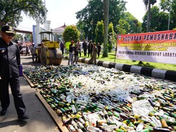 Bupati Puji Polres Garut Musnahkan 200 Knalpot Brong & 3.500 Miras