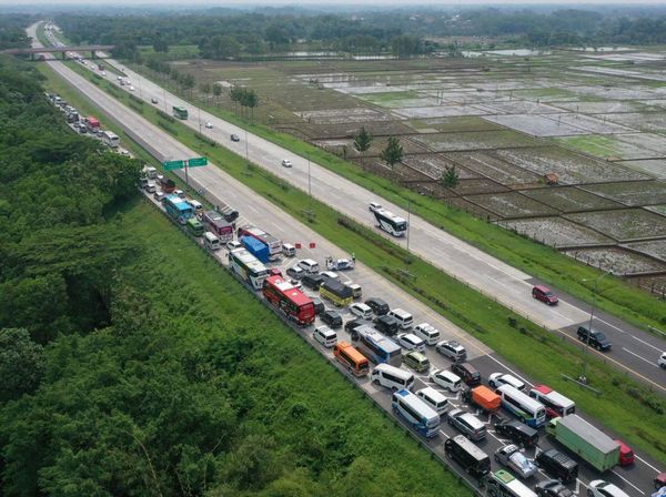Potret One Way Tol Cipali, Arah Jakarta Dialihkan Via Subang