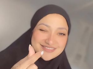 Heboh Penampilan Rahma Azhari Dikira Pakai Hijab, Ini Faktanya Heboh Penampilan Rahma Azhari Dikira Pakai Hijab, Ini Faktanya