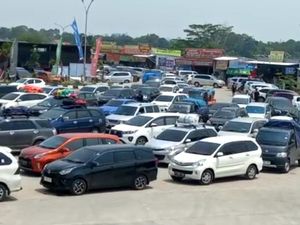 Pemudik Membeludak, Rest Area 338 A Tol Pekalongan Ditutup Sementara Pemudik Membeludak, Rest Area 338 A Tol Pekalongan Ditutup Sementara