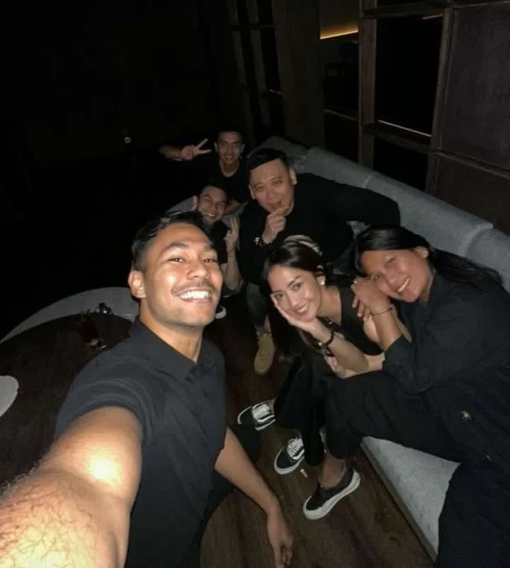 Ririn Dwi Ariyanti dan Jonathan Frizzy