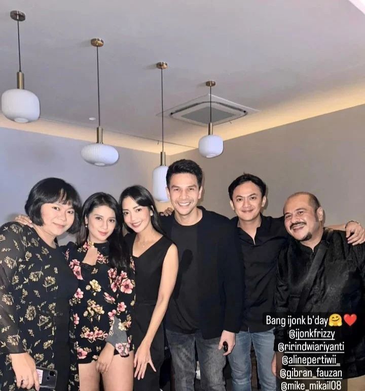 Ririn Dwi Ariyanti dan Jonathan Frizzy