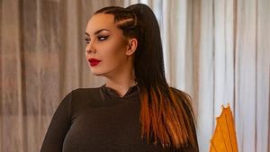8 Foto Guru yang Dulu Di-bully karena Terlalu Seksi, Kini Ubah Profesi