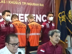 Kriminal Bali: 2 Bule Teler Bareng PSK-Baliho Bahasa Rusia dan India