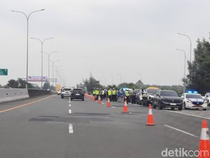 Persiapan One Way, Polisi Tutup-Sisir Jalur Tol Cipali Persiapan One Way, Polisi Tutup-Sisir Jalur Tol Cipali
