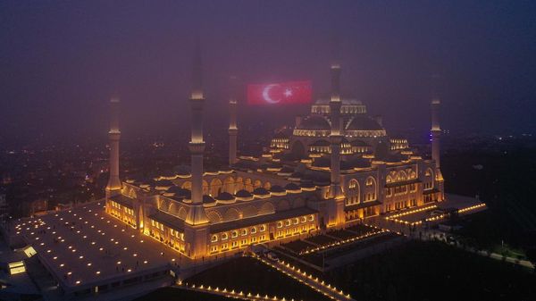 Terbius Pesona Masjid Camlica Turki, Keindahannya Menyejukkan Hati