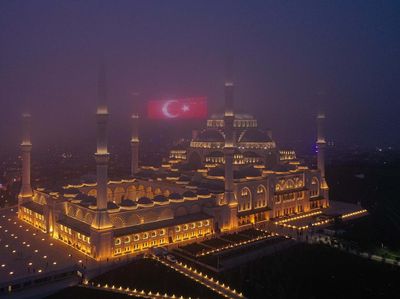Terbius Pesona Masjid Camlica Turki, Keindahannya Menyejukkan Hati