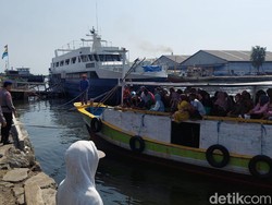 Jelang Lebaran, Warga Gili Ketapang Probolinggo Lakukan Tradisi Petolekuran