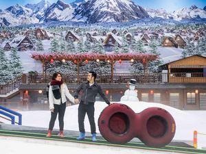 Libur Lebaran Telah Tiba, Ayo Main Salju di Trans Snow World Makassar!